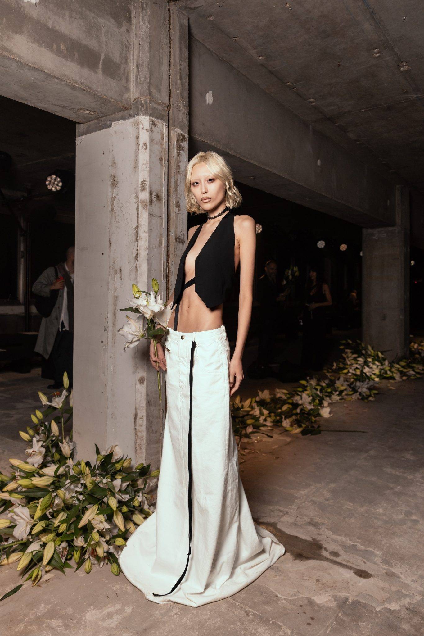  - Ann Demeulemeester SS25 : quand les royals embrassent les punks