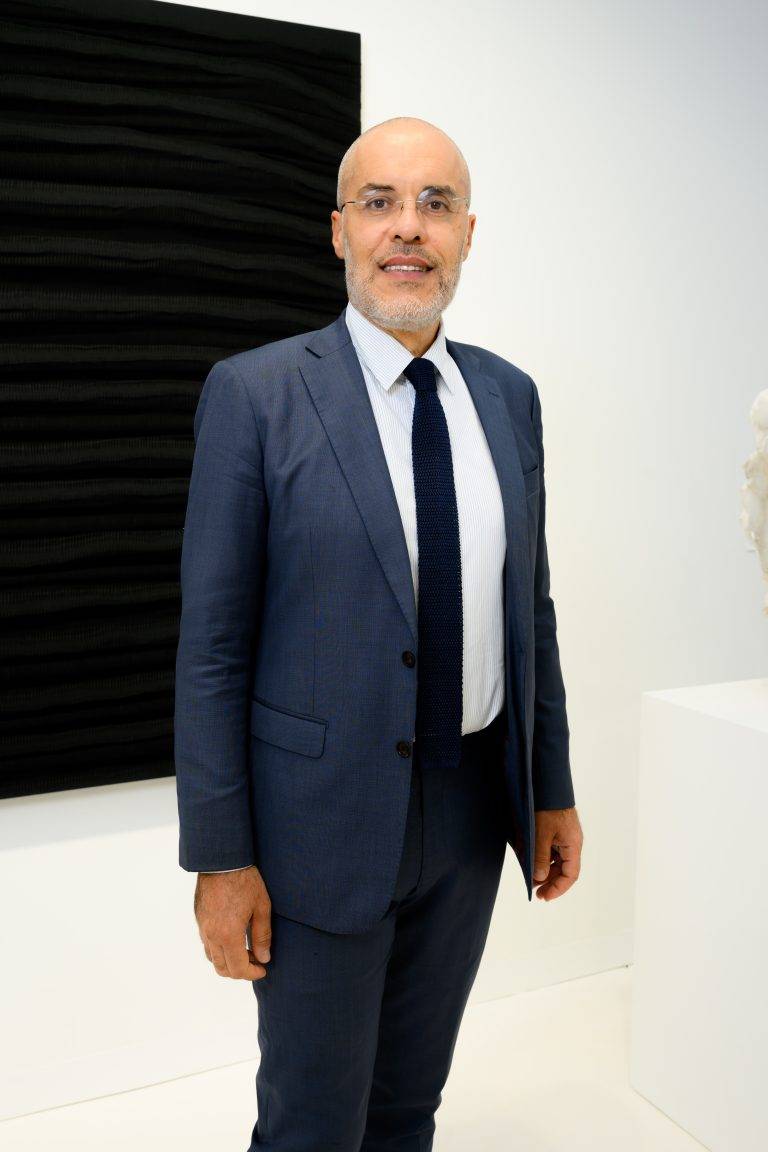  - La plus frénétique foire d’art contemporain, Art Basel Paris, attire les foules au Grand-Palais