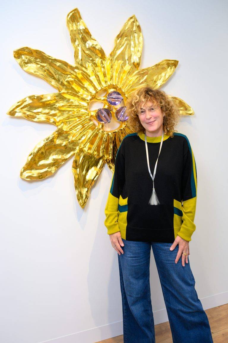  - La plus frénétique foire d’art contemporain, Art Basel Paris, attire les foules au Grand-Palais