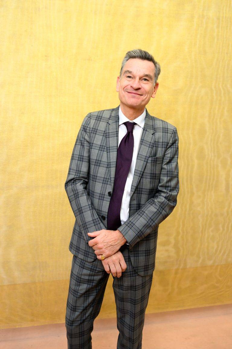  - La plus frénétique foire d’art contemporain, Art Basel Paris, attire les foules au Grand-Palais