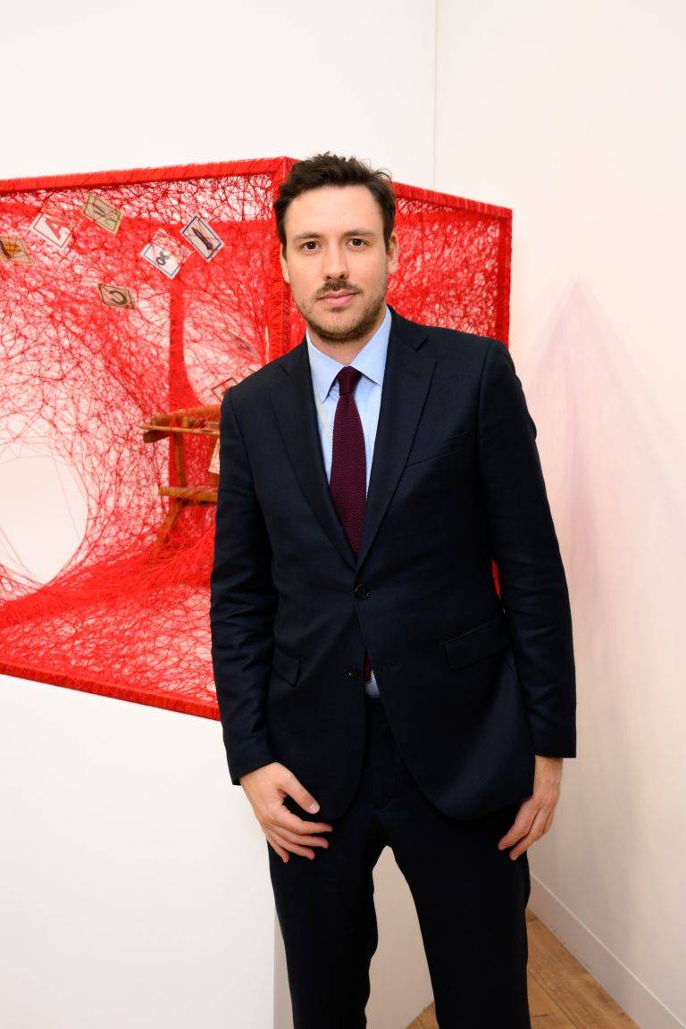  - La plus frénétique foire d’art contemporain, Art Basel Paris, attire les foules au Grand-Palais