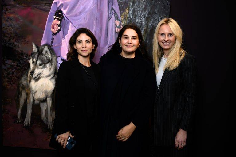  - La plus frénétique foire d’art contemporain, Art Basel Paris, attire les foules au Grand-Palais