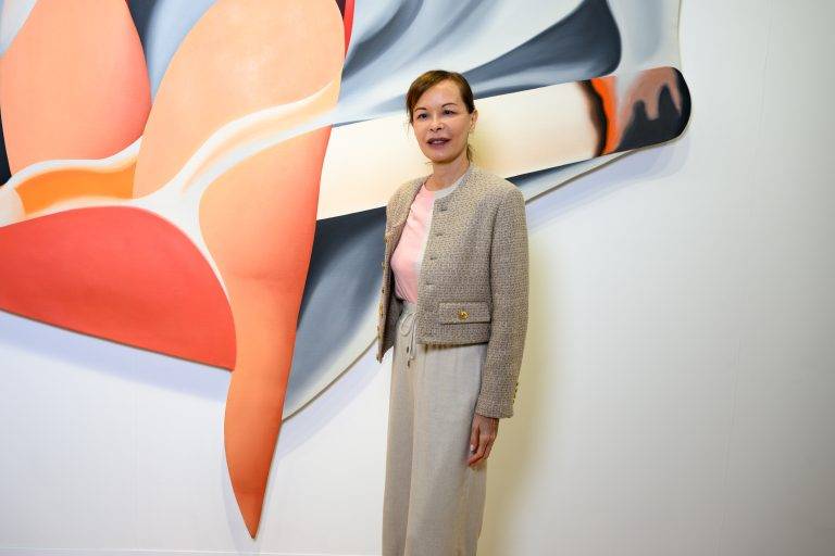  - La plus frénétique foire d’art contemporain, Art Basel Paris, attire les foules au Grand-Palais