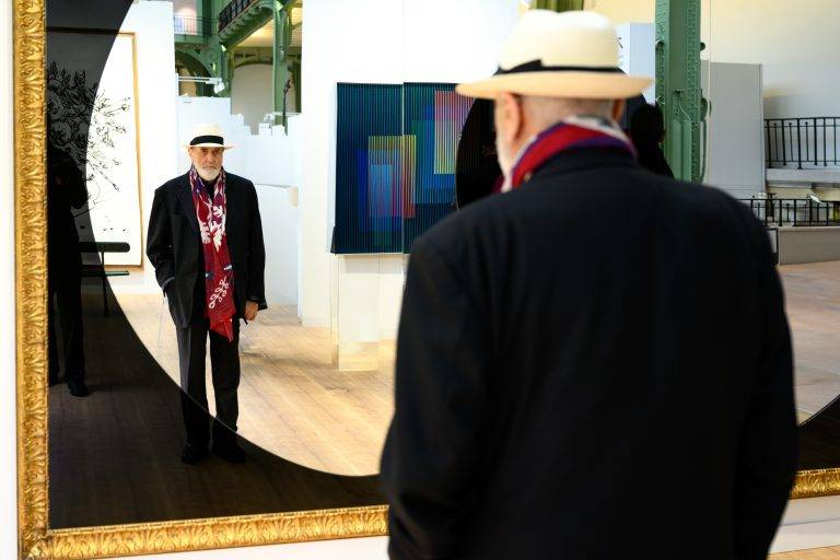  - La plus frénétique foire d’art contemporain, Art Basel Paris, attire les foules au Grand-Palais