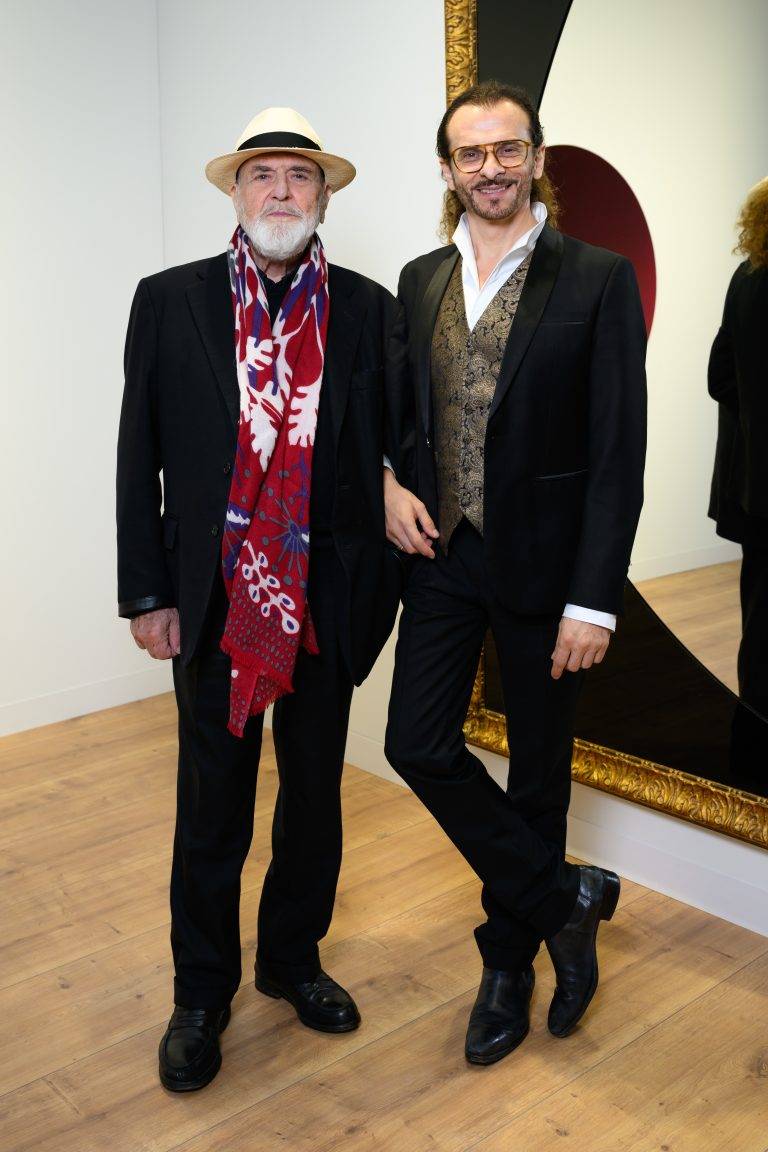  - La plus frénétique foire d’art contemporain, Art Basel Paris, attire les foules au Grand-Palais