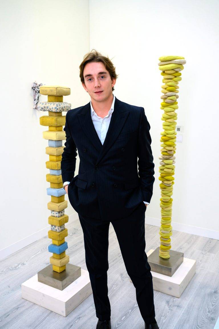  - La plus frénétique foire d’art contemporain, Art Basel Paris, attire les foules au Grand-Palais