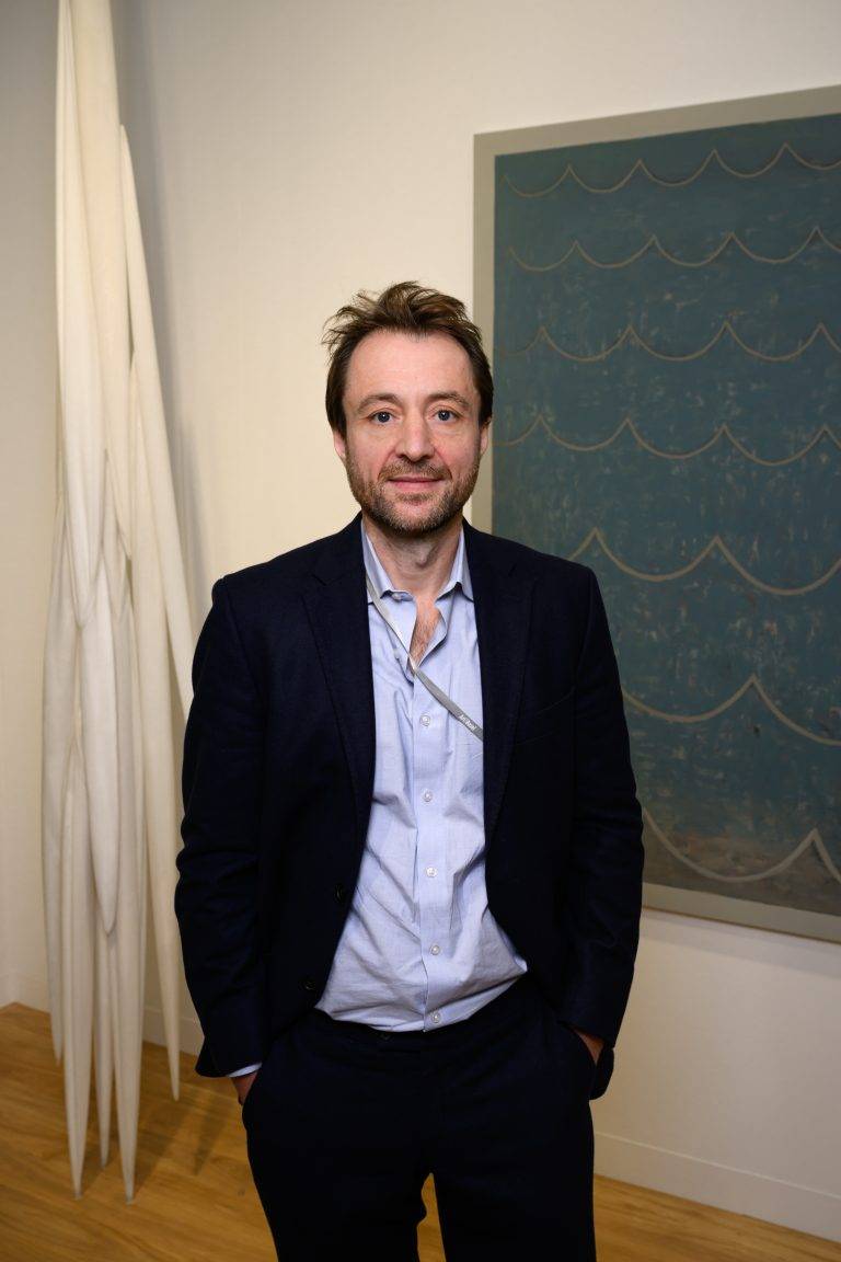  - La plus frénétique foire d’art contemporain, Art Basel Paris, attire les foules au Grand-Palais