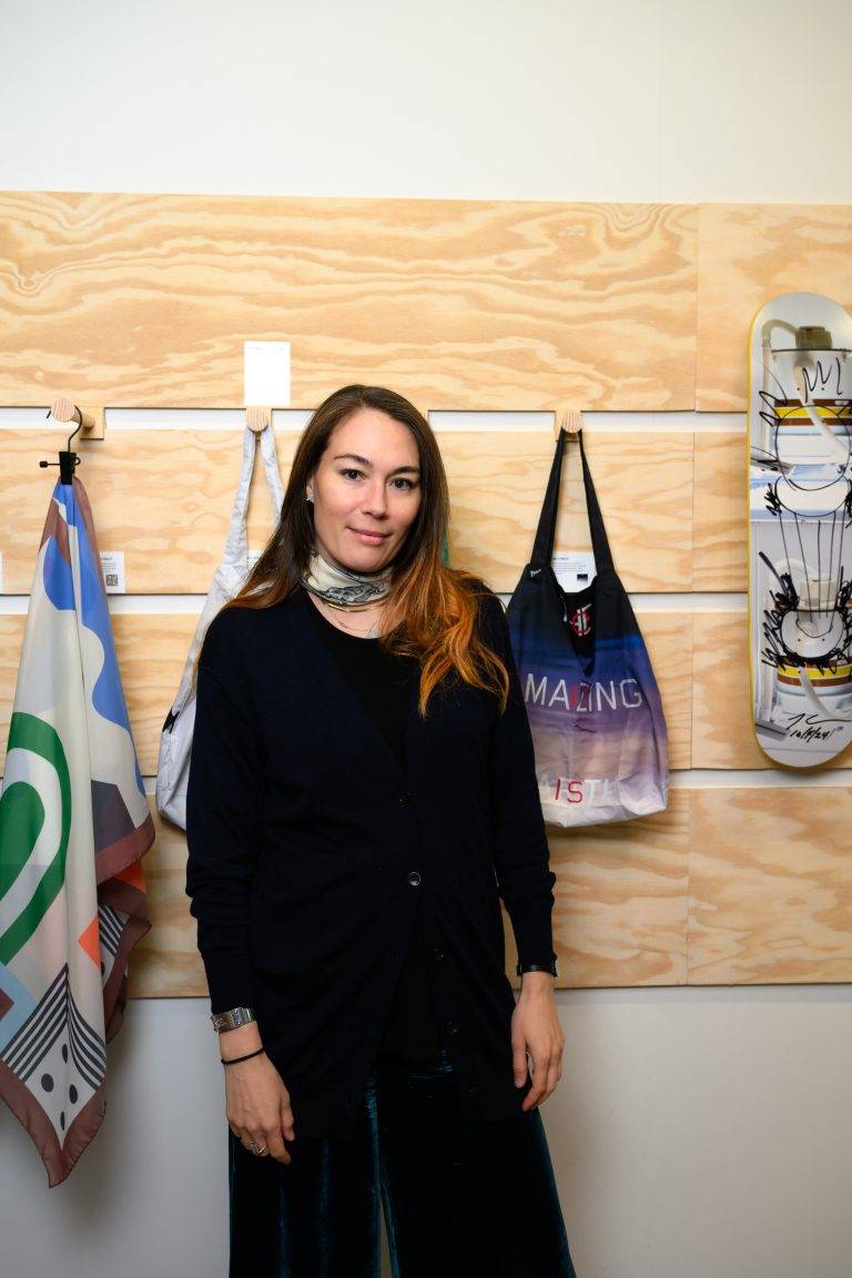  - La plus frénétique foire d’art contemporain, Art Basel Paris, attire les foules au Grand-Palais