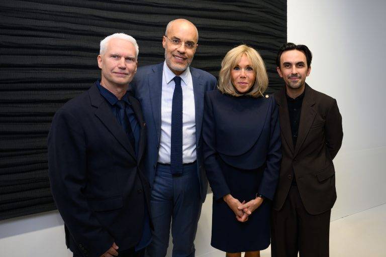  - La plus frénétique foire d’art contemporain, Art Basel Paris, attire les foules au Grand-Palais