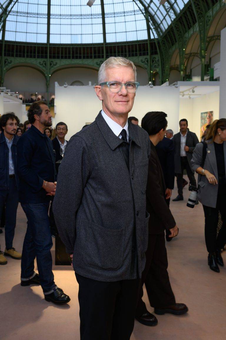  - La plus frénétique foire d’art contemporain, Art Basel Paris, attire les foules au Grand-Palais