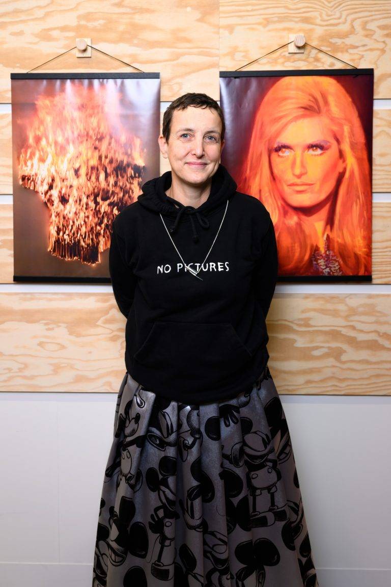  - La plus frénétique foire d’art contemporain, Art Basel Paris, attire les foules au Grand-Palais