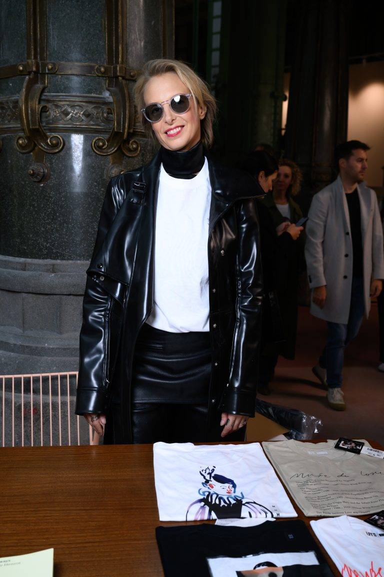  - La plus frénétique foire d’art contemporain, Art Basel Paris, attire les foules au Grand-Palais