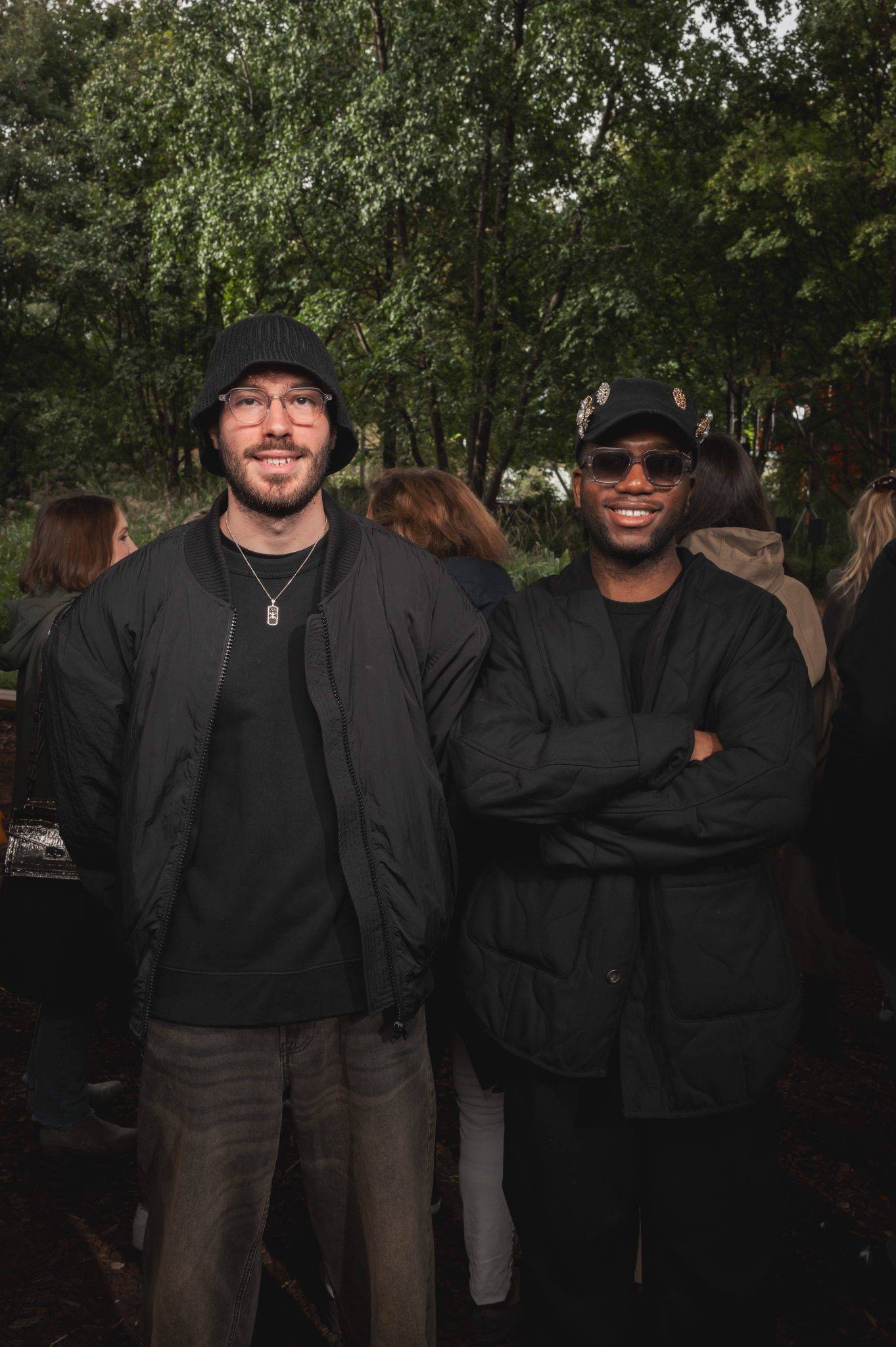  - La deuxième collection Aigle Experience by Études Studio s’exprime dans les jardins labyrinthiques du musée du Quai Branly