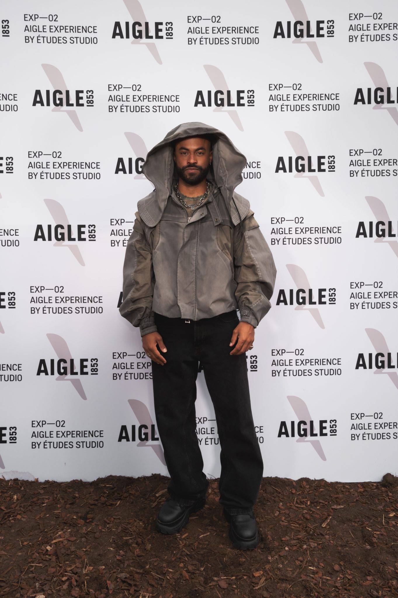  - La deuxième collection Aigle Experience by Études Studio s’exprime dans les jardins labyrinthiques du musée du Quai Branly