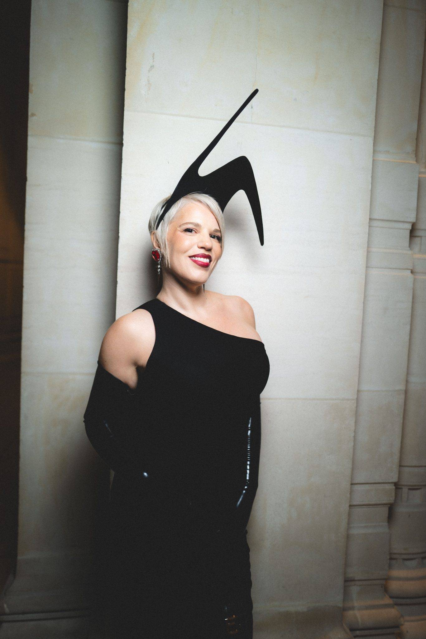  - Les créations de Stephen Jones s’élèvent au rang d’œuvres d’art au Palais Galliera