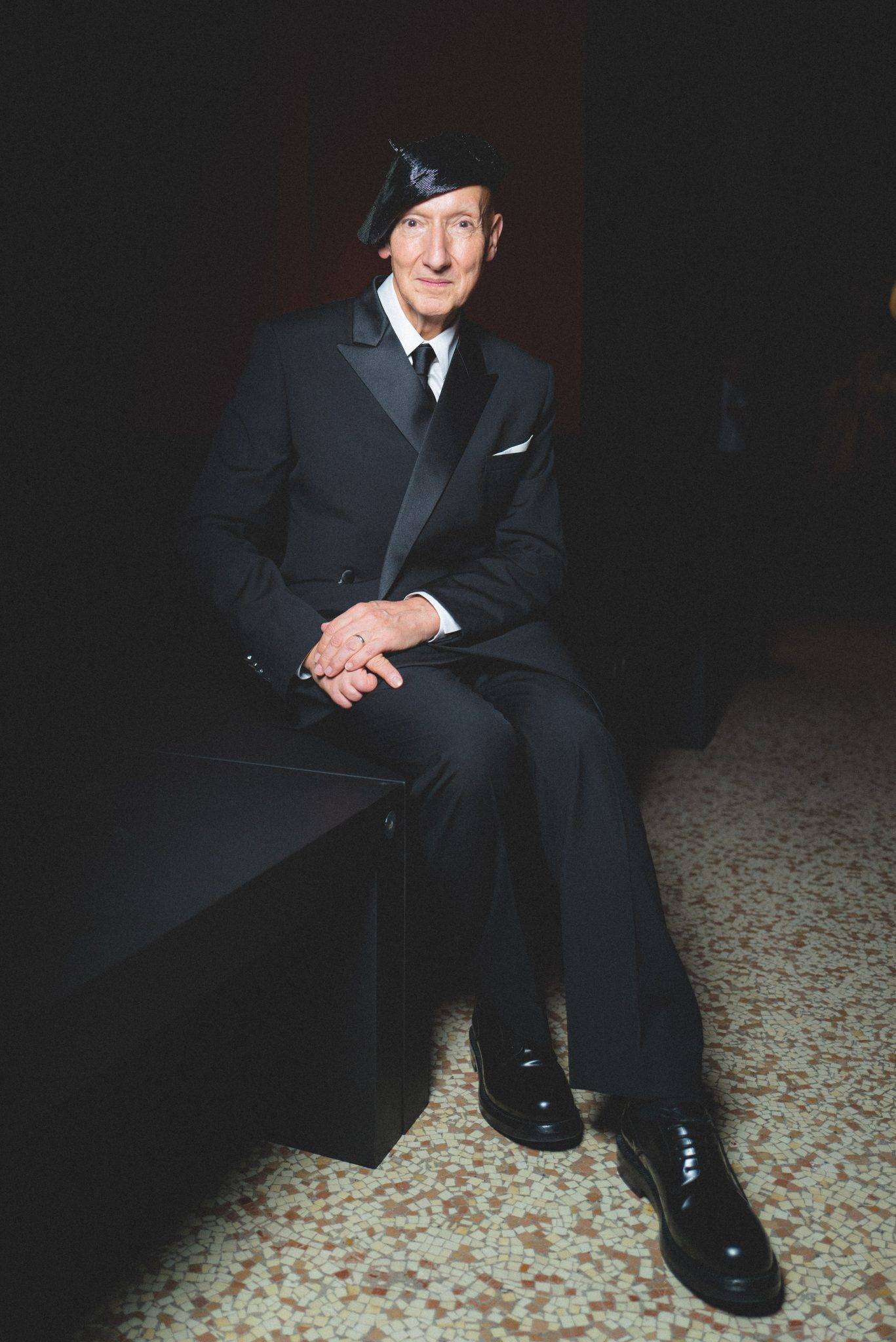  - Les créations de Stephen Jones s’élèvent au rang d’œuvres d’art au Palais Galliera