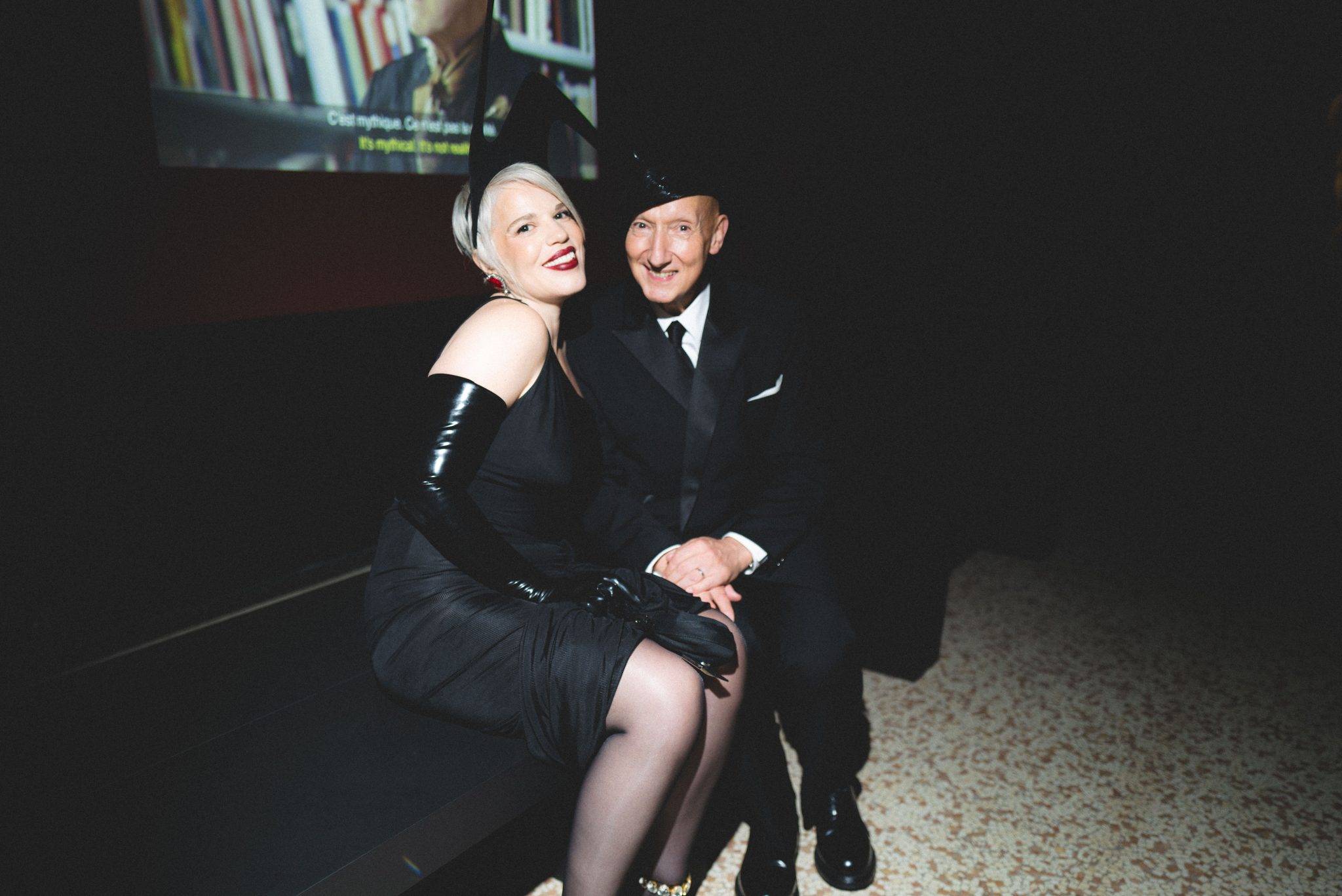  - Les créations de Stephen Jones s’élèvent au rang d’œuvres d’art au Palais Galliera