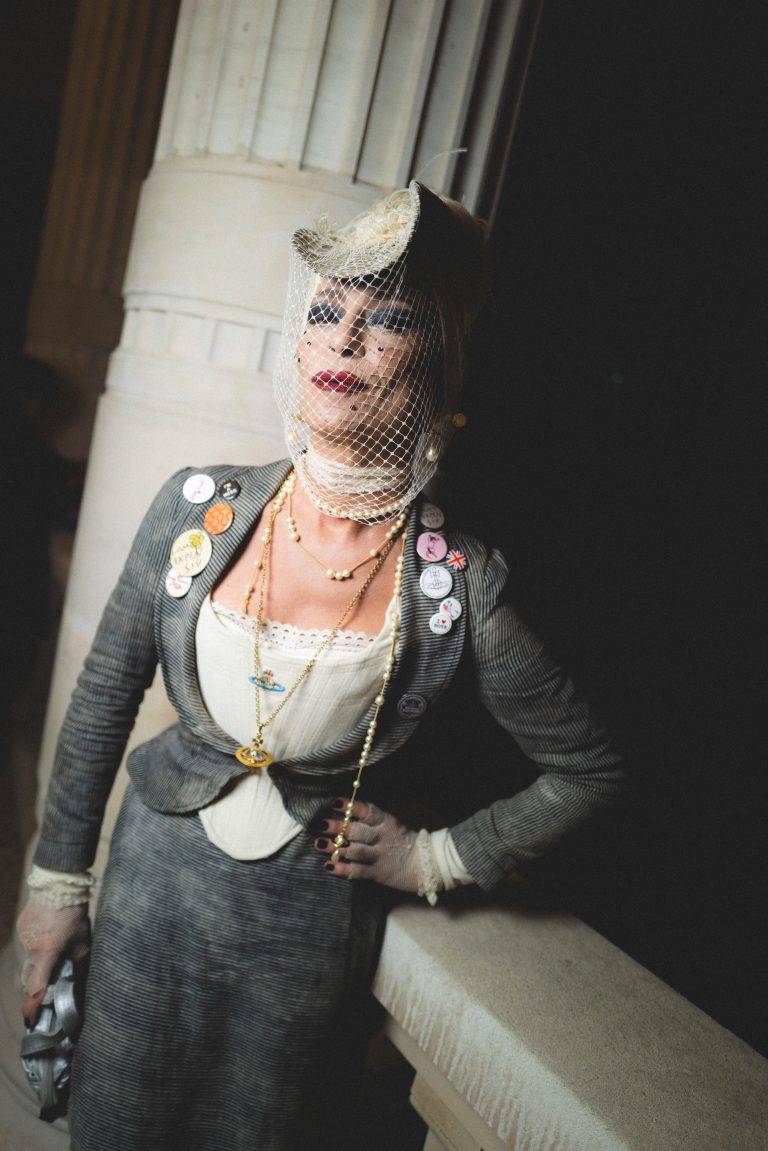  - Les créations de Stephen Jones s’élèvent au rang d’œuvres d’art au Palais Galliera