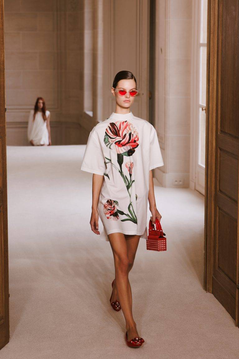 The Spring-Like Silhouettes of Giambattista Valli’s SS25 Fashion Show