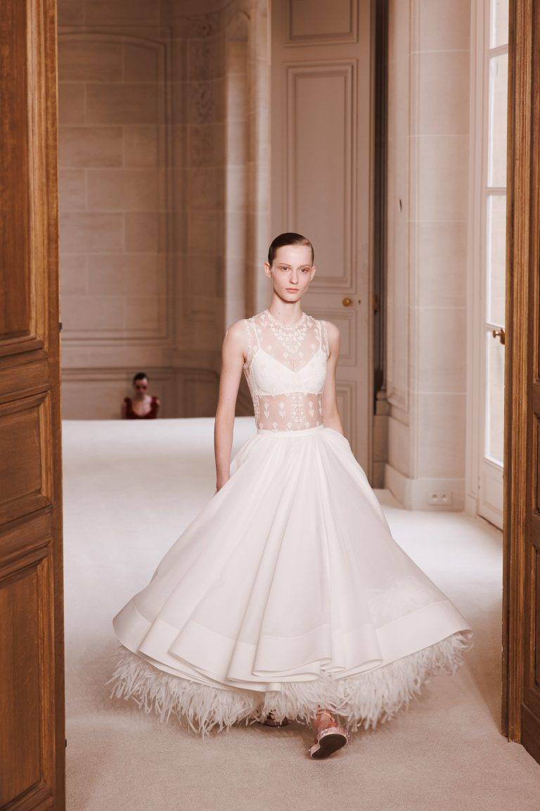 The Spring-Like Silhouettes of Giambattista Valli’s SS25 Fashion Show