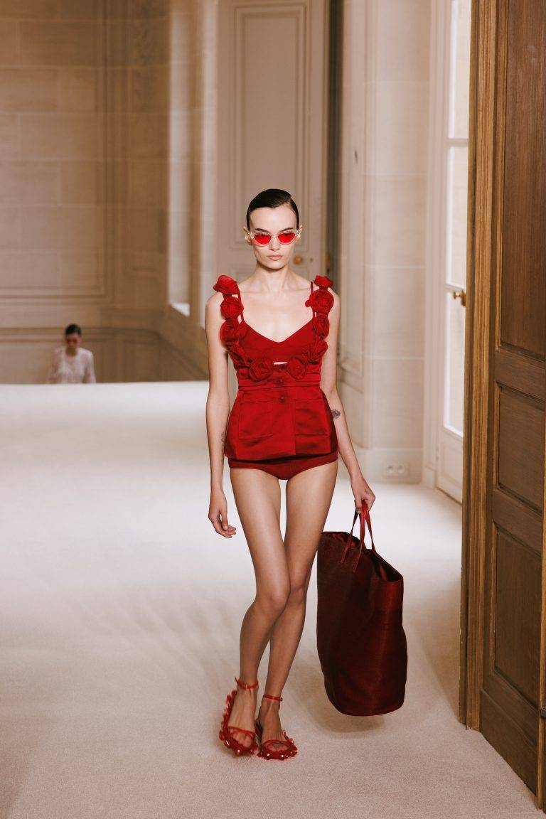 The Spring-Like Silhouettes of Giambattista Valli’s SS25 Fashion Show