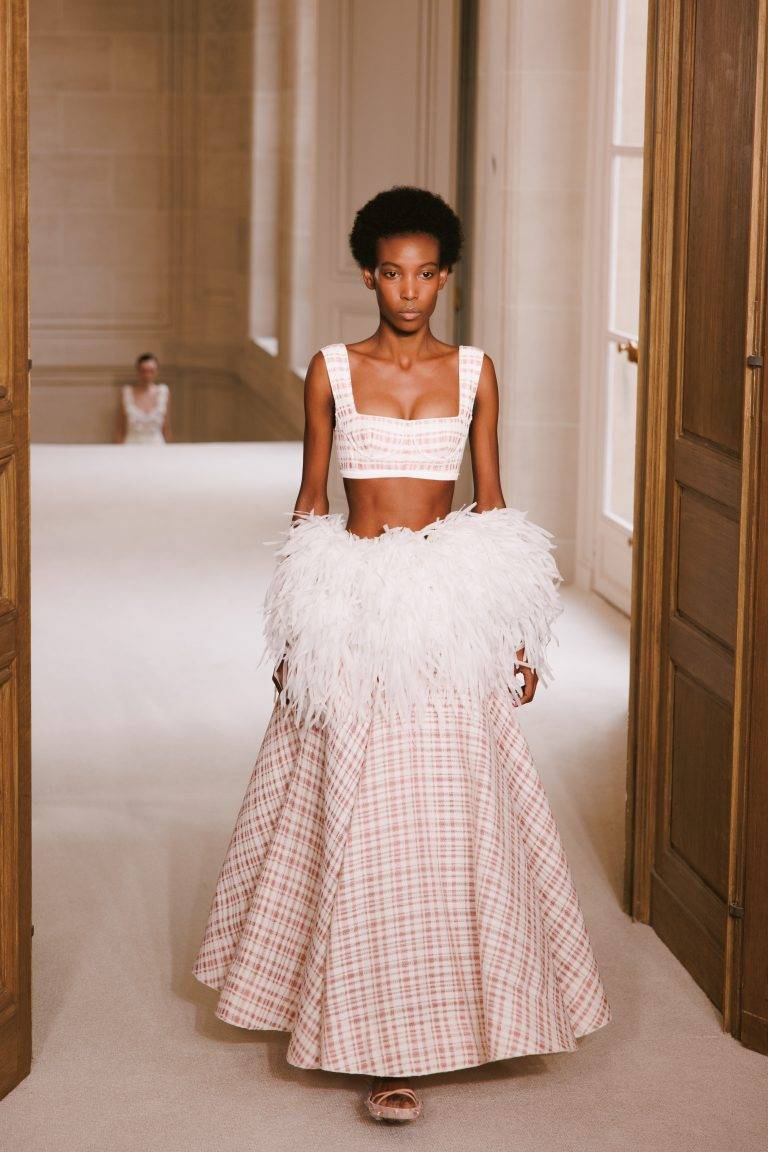 The Spring-Like Silhouettes of Giambattista Valli’s SS25 Fashion Show