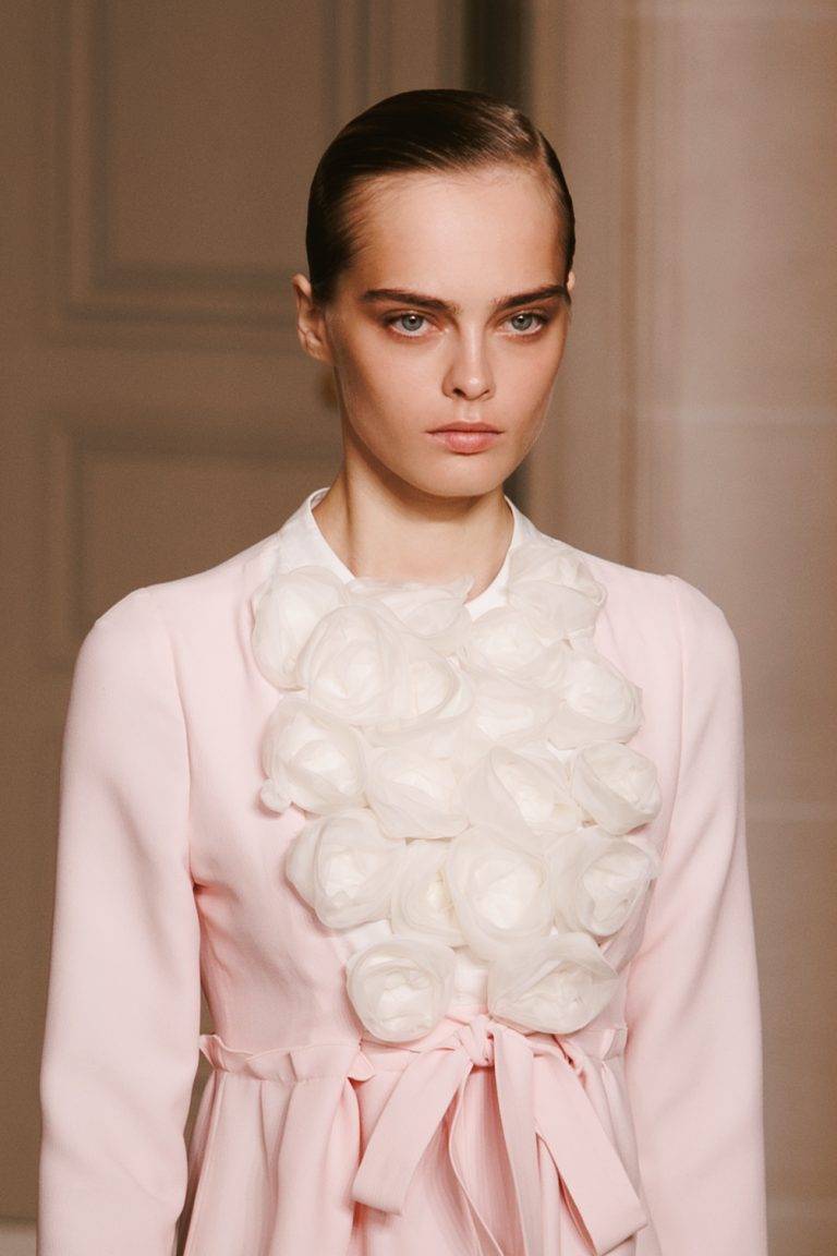 The Spring-Like Silhouettes of Giambattista Valli’s SS25 Fashion Show