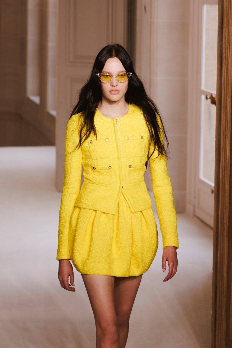 The Spring-Like Silhouettes of Giambattista Valli’s SS25 Fashion Show