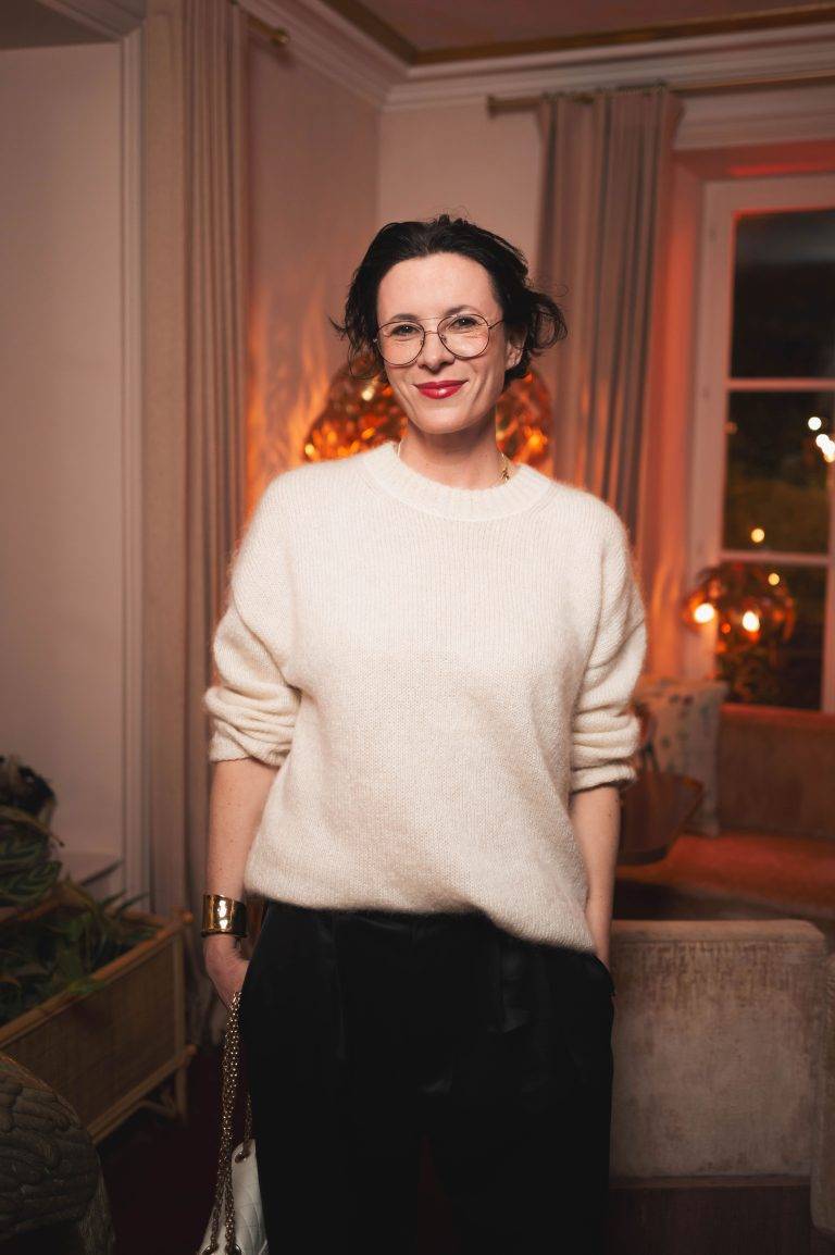  - Reformation et Clare Waight Keller célèbrent leur nouvelle collaboration à L’Hôtel Particulier de Montmartre