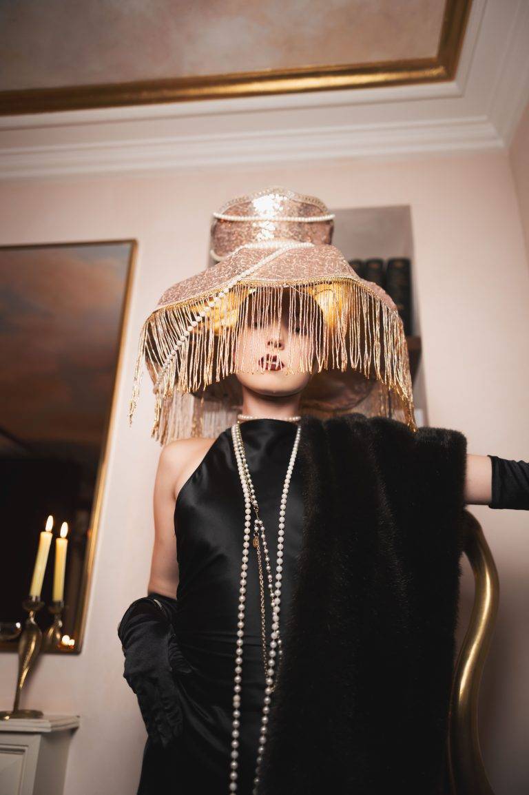 Reformation et Clare Waight Keller célèbrent leur nouvelle collaboration à L’Hôtel Particulier de Montmartre