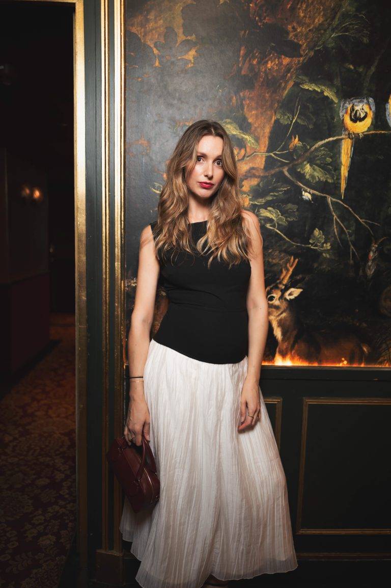  - Reformation et Clare Waight Keller célèbrent leur nouvelle collaboration à L’Hôtel Particulier de Montmartre