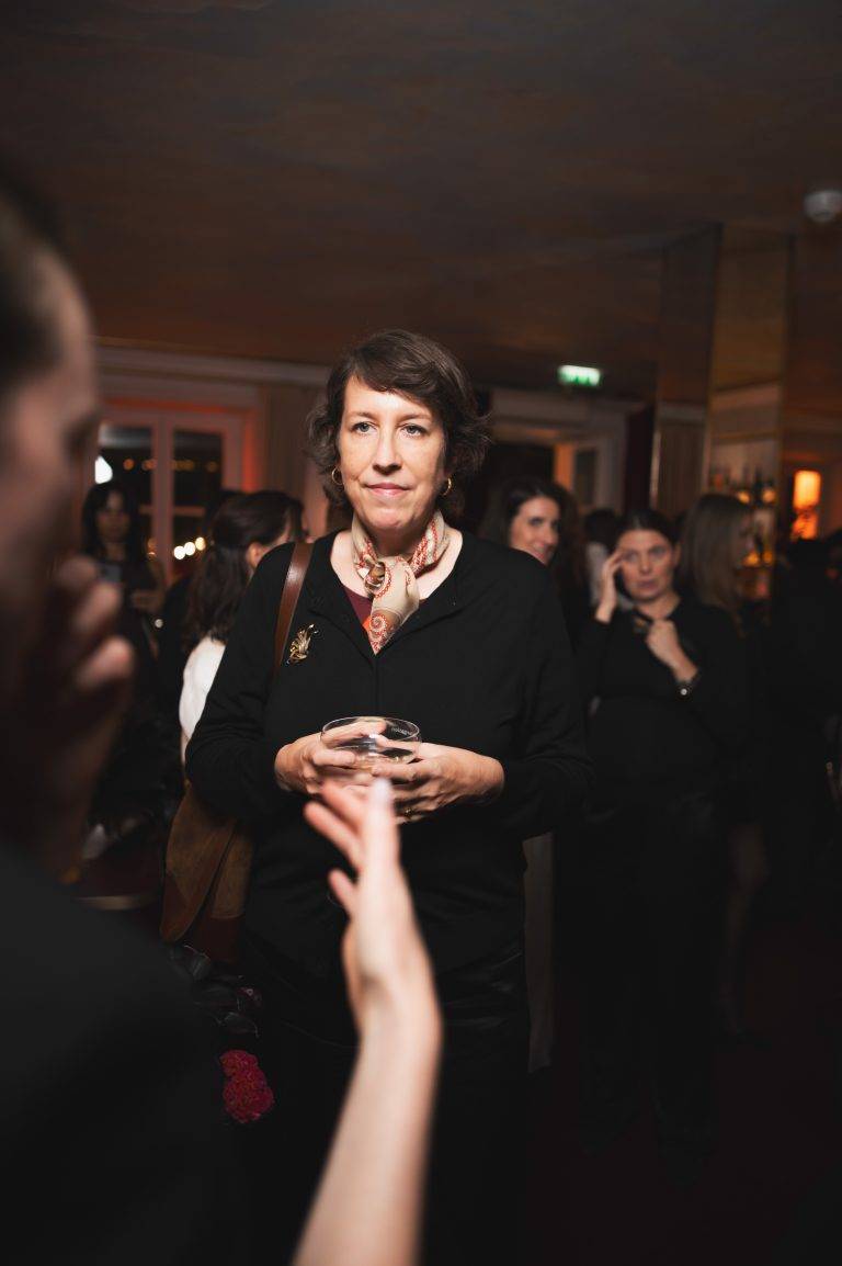  - Reformation et Clare Waight Keller célèbrent leur nouvelle collaboration à L’Hôtel Particulier de Montmartre