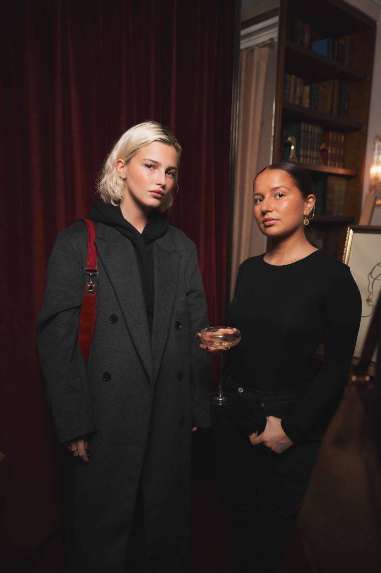  - Reformation et Clare Waight Keller célèbrent leur nouvelle collaboration à L’Hôtel Particulier de Montmartre