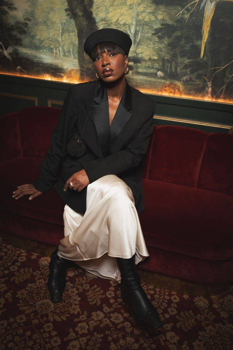  - Reformation et Clare Waight Keller célèbrent leur nouvelle collaboration à L’Hôtel Particulier de Montmartre