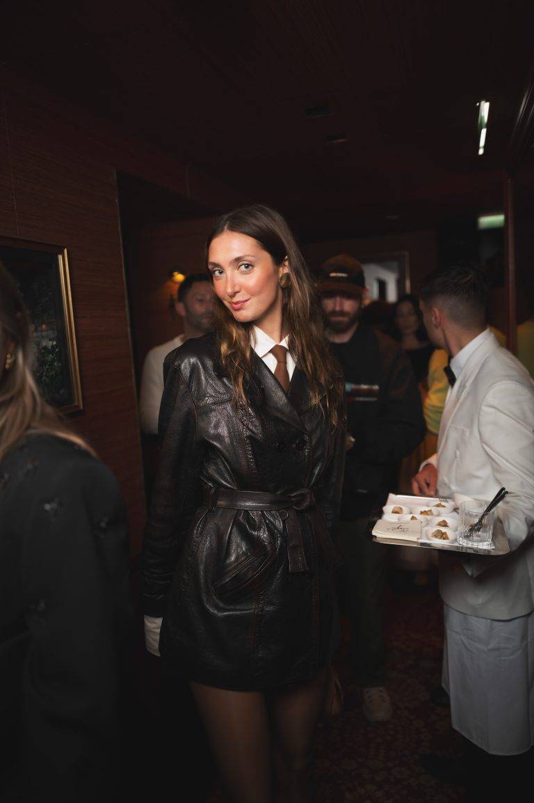  - Reformation et Clare Waight Keller célèbrent leur nouvelle collaboration à L’Hôtel Particulier de Montmartre