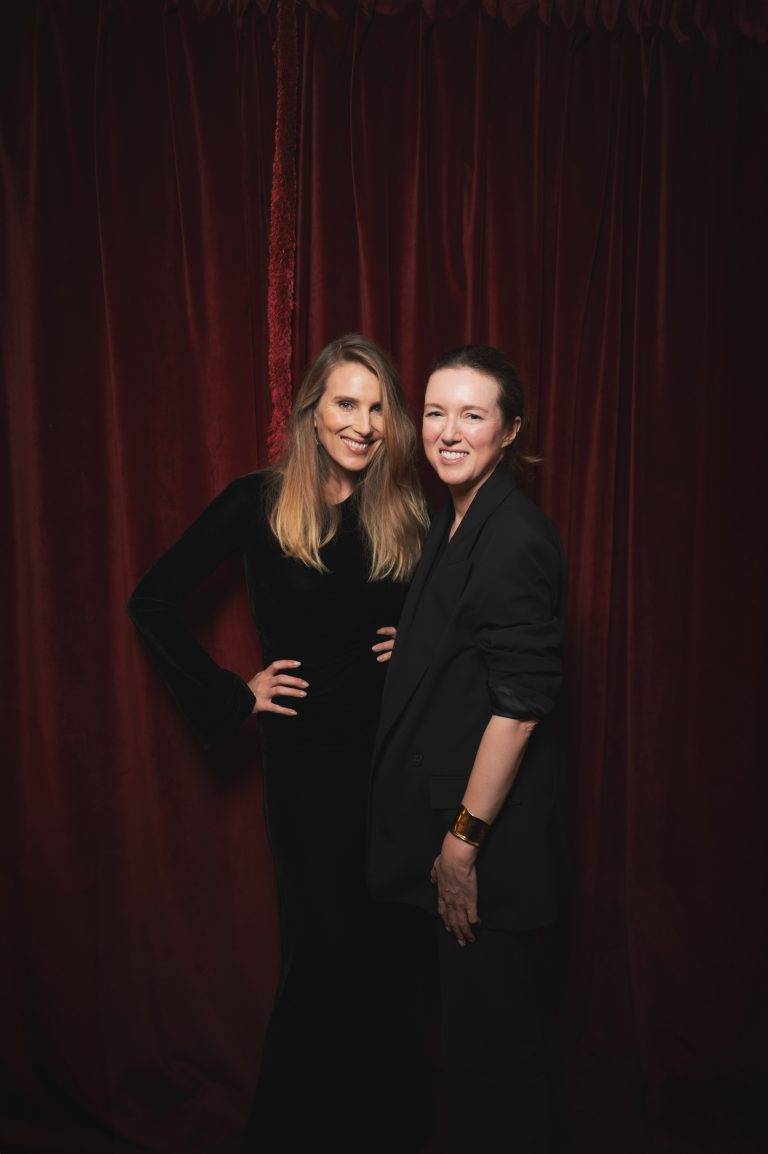  - Reformation et Clare Waight Keller célèbrent leur nouvelle collaboration à L’Hôtel Particulier de Montmartre