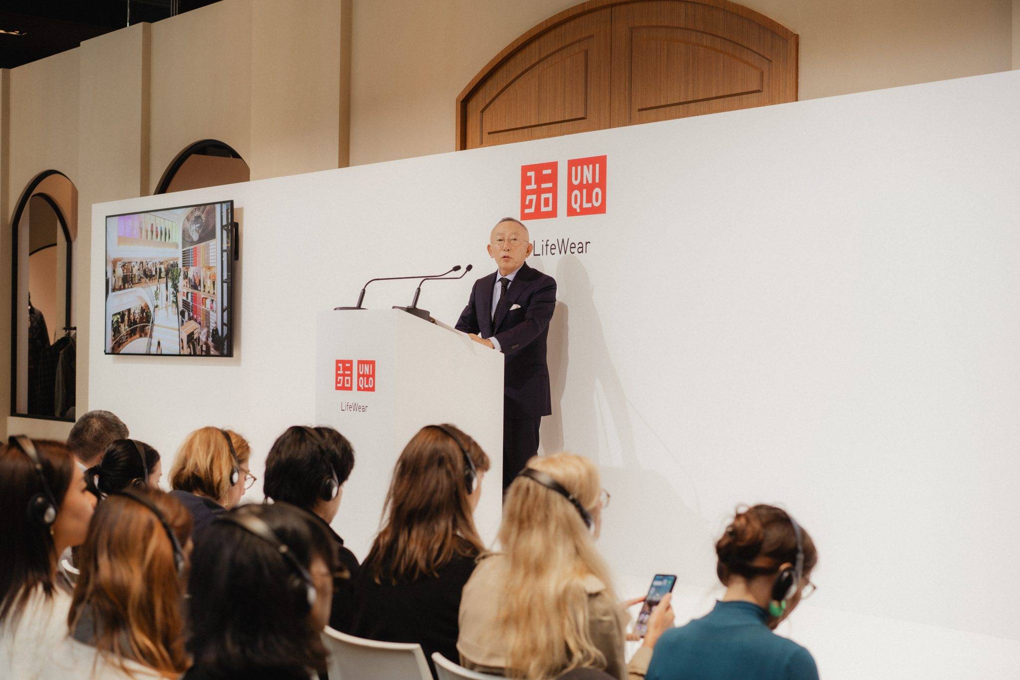  - UNIQLO organise une exposition à Paris intitulé L’art et la science du Lifewear