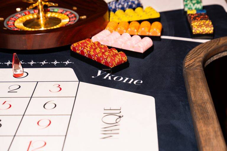 YKONE célèbre l’excellence française lors d’une soirée exclusive à la Maison Prunier