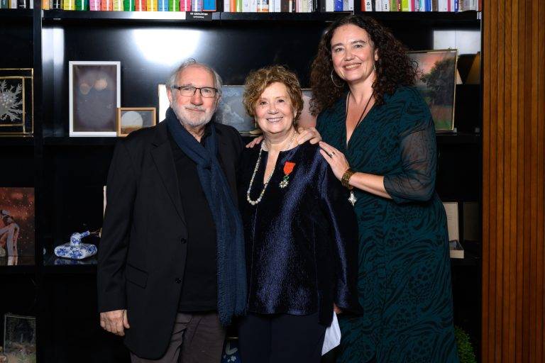  - Béatrice Salmon remet la Légion d’Honneur à Christine Phal, présidente fondatrice de Drawing Now