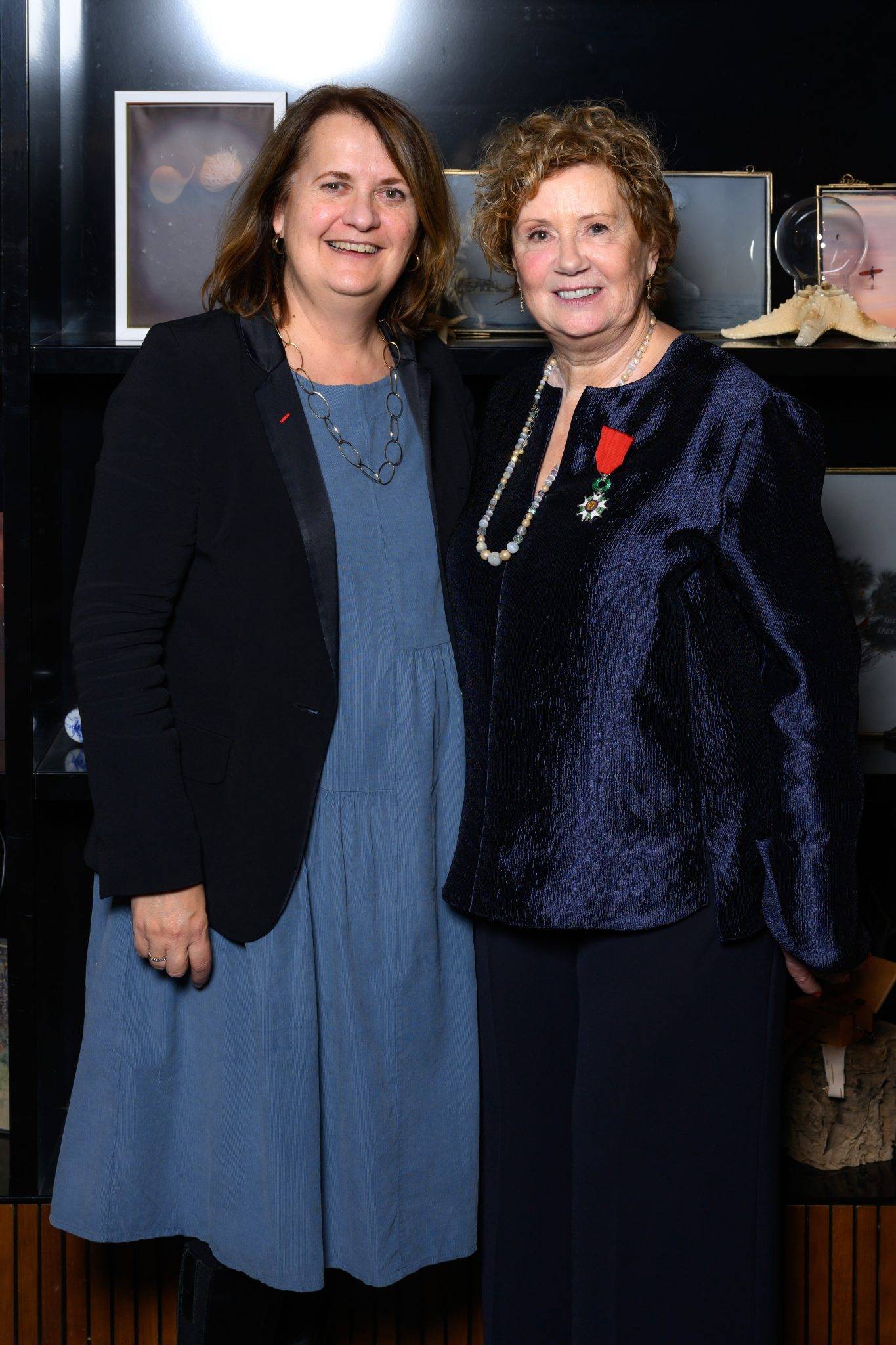  - Béatrice Salmon remet la Légion d’Honneur à Christine Phal, présidente fondatrice de Drawing Now