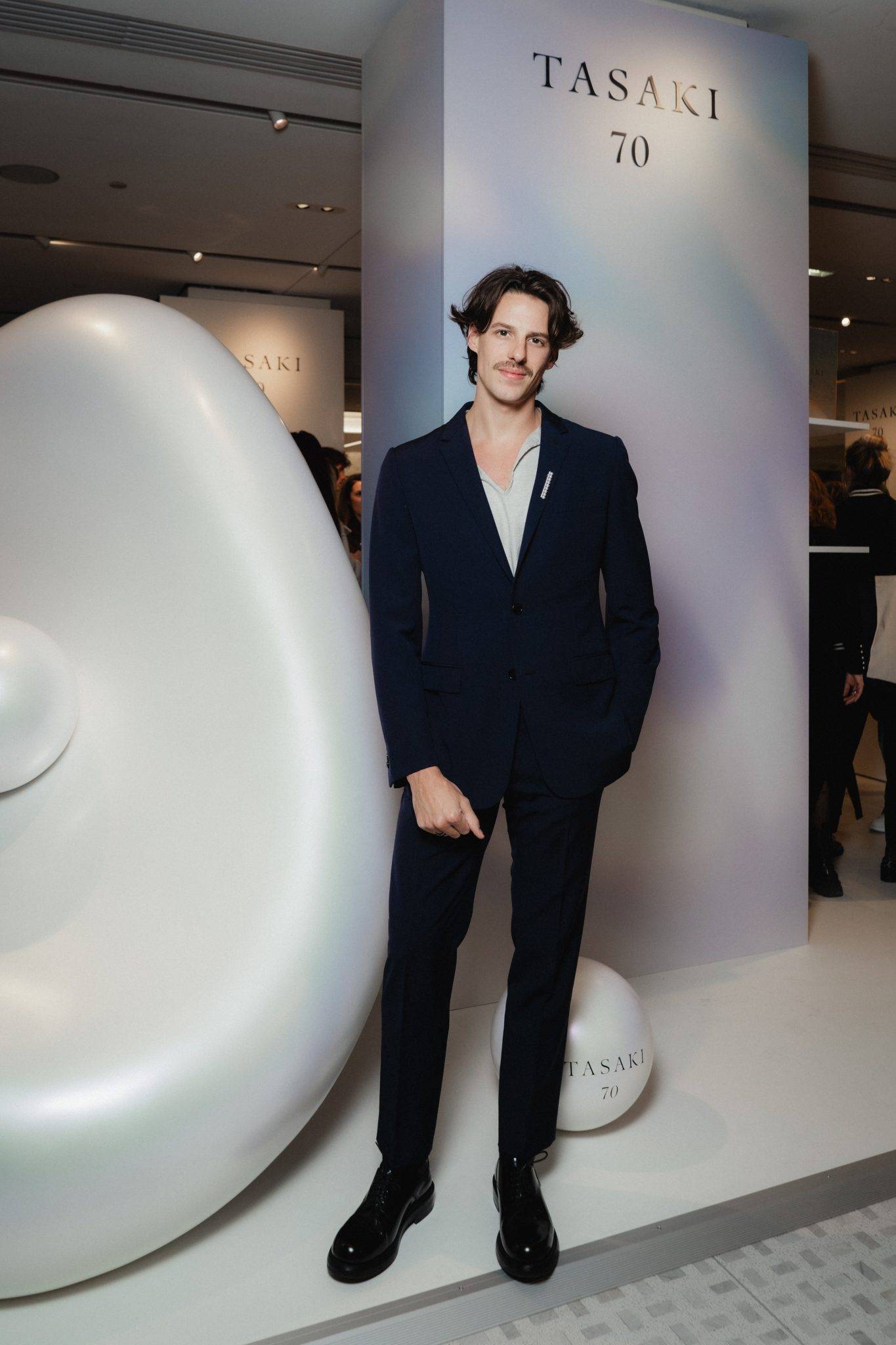  - TASAKI fait scintiller 70 ans de perles à la Samaritaine