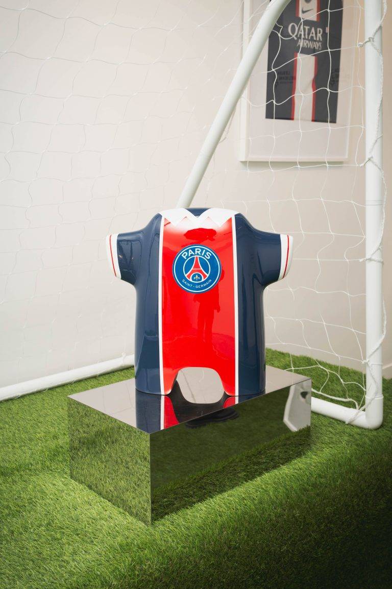 Au croisement de l’art et du football, Leblon Delienne s’associe au Paris Saint-Germain