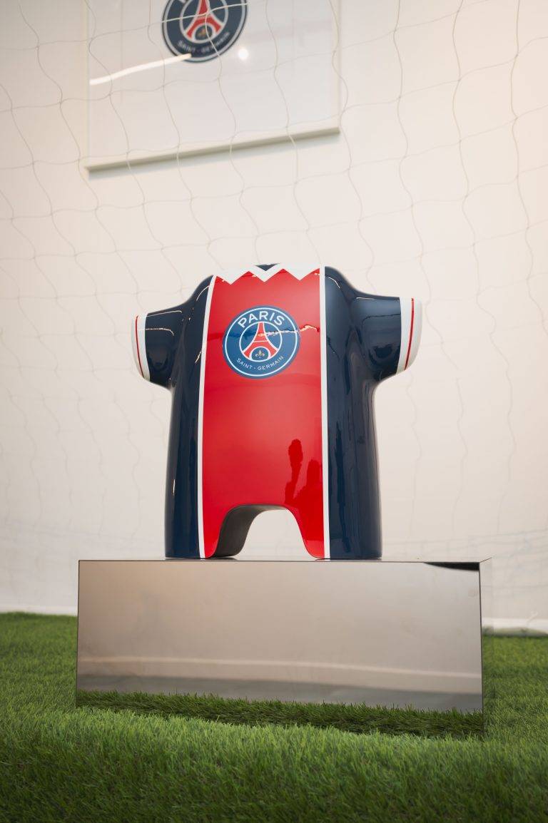 Au croisement de l’art et du football, Leblon Delienne s’associe au Paris Saint-Germain
