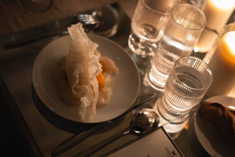 Goutal Paris fête Noël avec un dîner intimiste signé Clémence Gommy