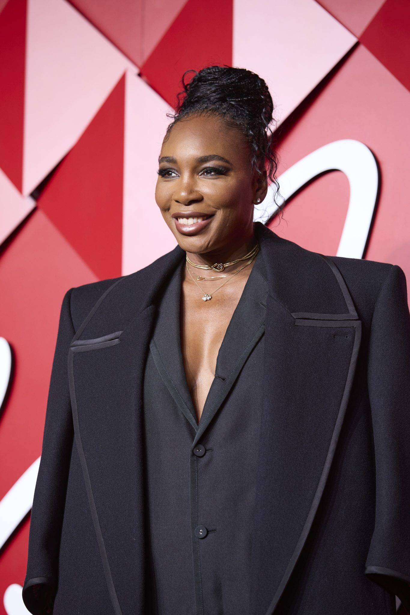  - Le prestigieux British Fashion Council révèle les lauréats des Fashion Awards 2024 et fait le plein de célébrités