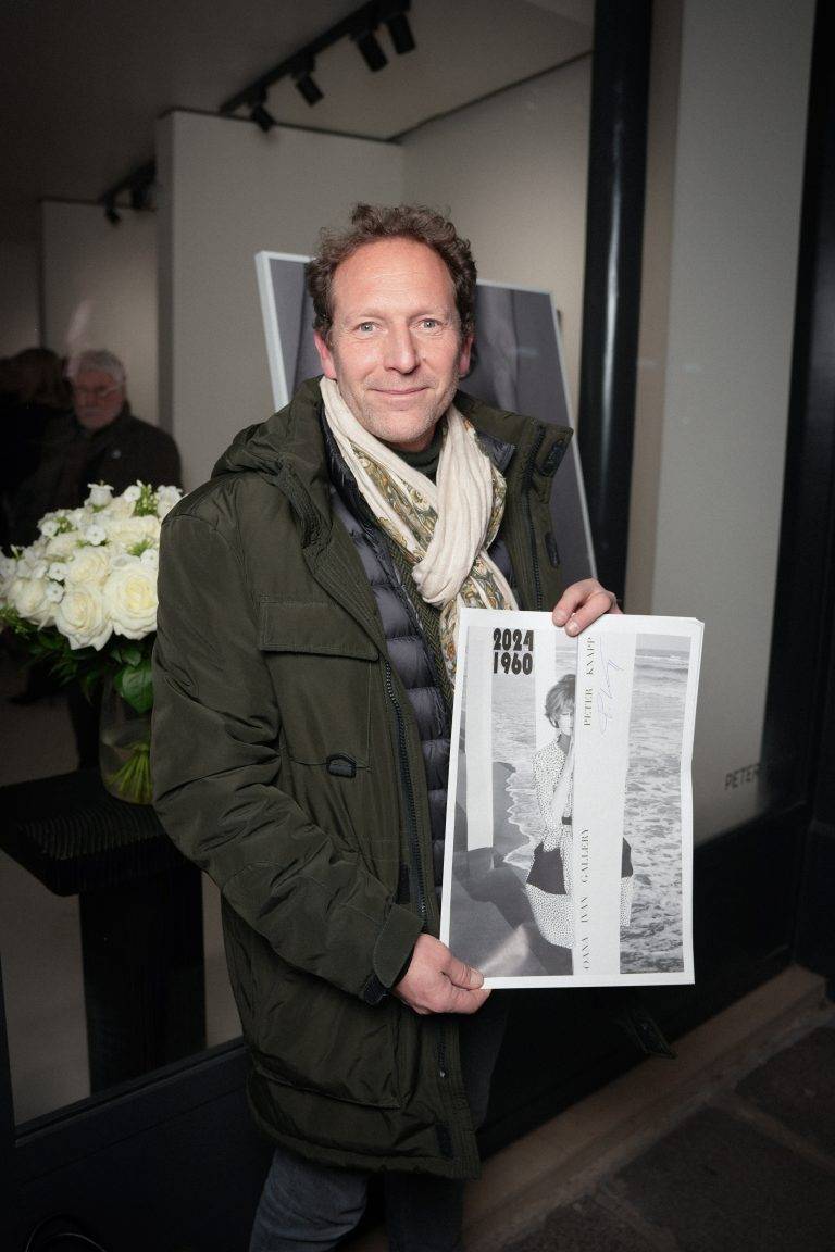  - Oana Ivan Gallery célèbre l’audace de Peter Knapp à l’occasion de son inauguration