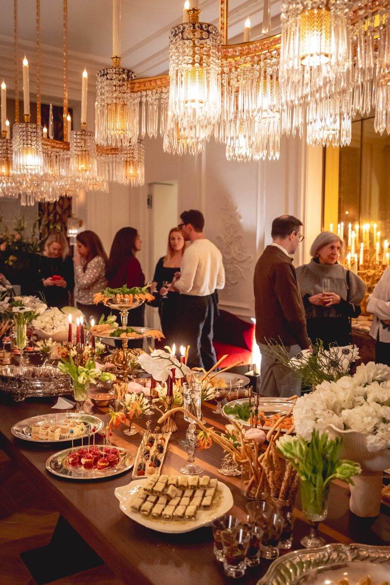 Aline Hazarian ouvre les portes de son appartement parisien le temps d’un cocktail organisé par Jacqueline Terrebonne and Benoist F. Drut