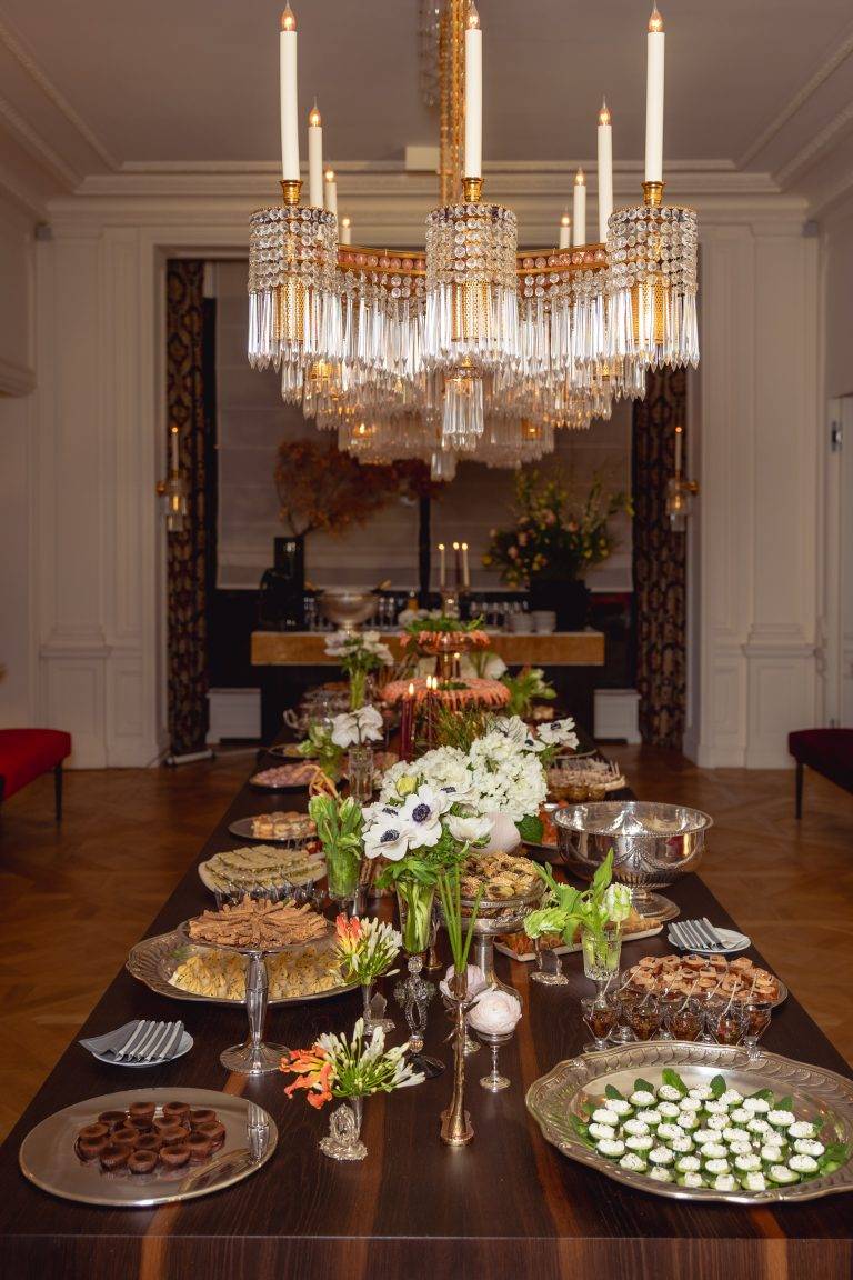 Aline Hazarian ouvre les portes de son appartement parisien le temps d’un cocktail organisé par Jacqueline Terrebonne and Benoist F. Drut