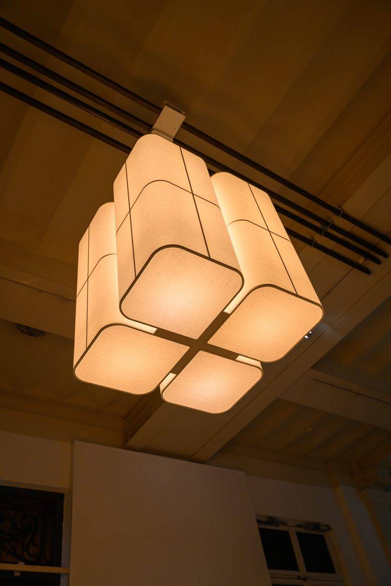 Ozone et Mobilier national célèbrent le 50e anniversaire des luminaires Brasilia