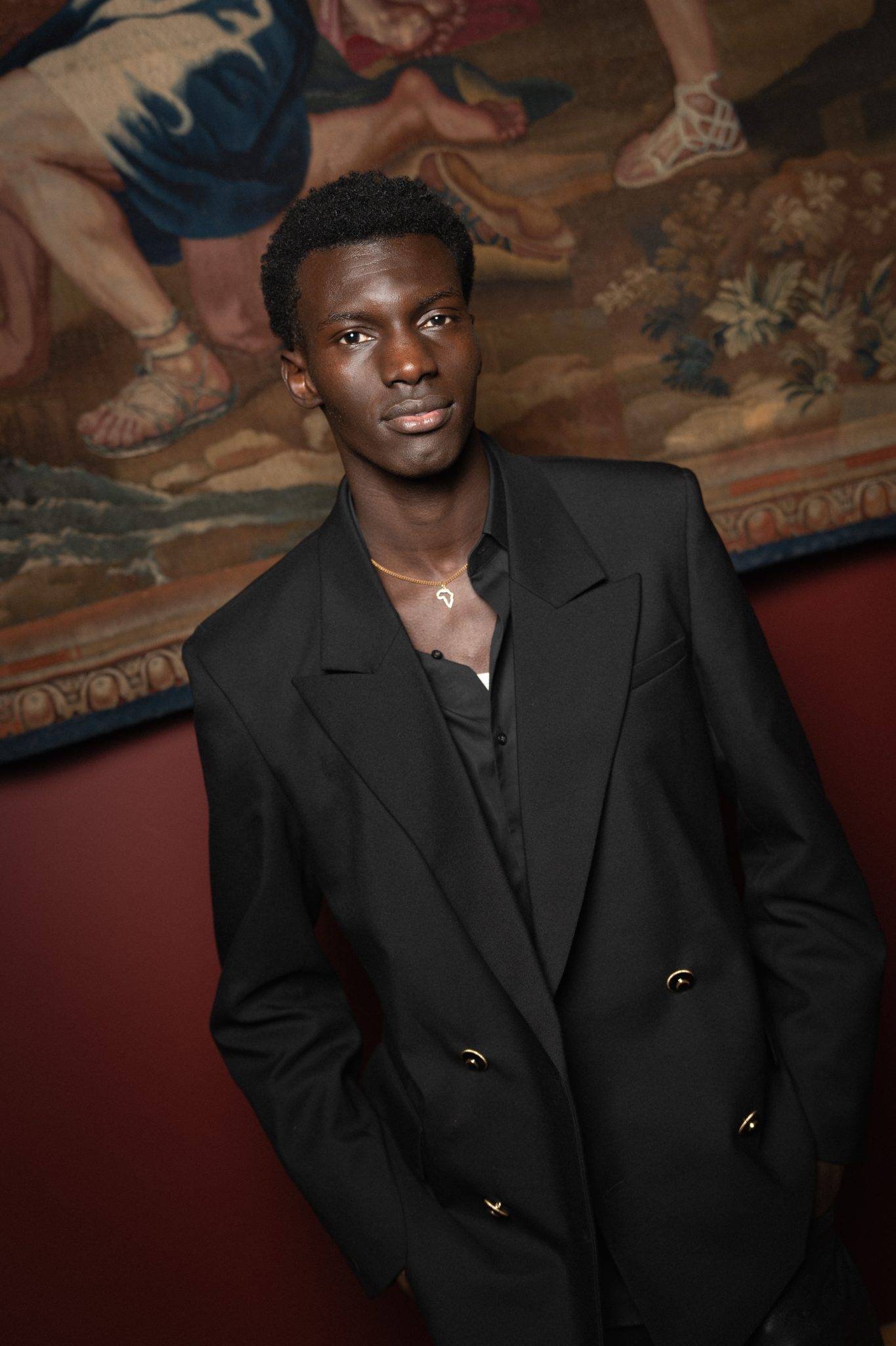  - La mode entre au musée du Louvre